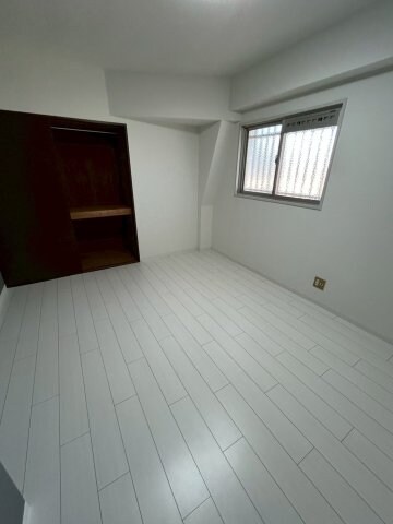 物件内観写真23　(明るい洋室です)