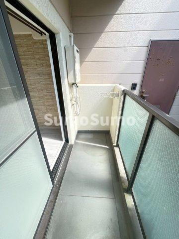 物件内観写真13　(開放的で明るい空間を演出してくれるバルコニーです)