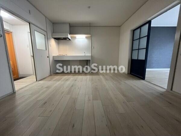 物件内観写真10　(広々とした洋室です)