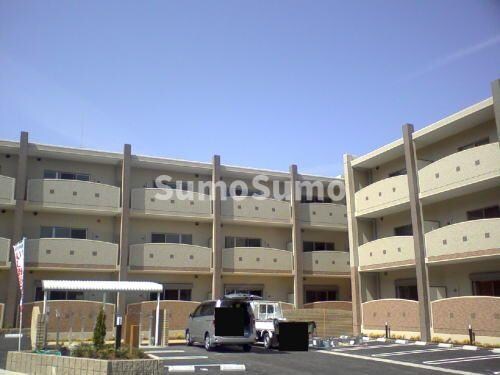 物件外観写真3　(落ち着いた雰囲気の外観です)