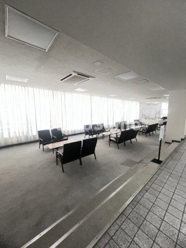 ロビー・ラウンジ(建物の内部です)