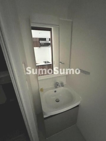 物件内観写真16　(明るい洗面所です)