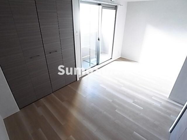 居室(こちらの居間で趣味の時間をお楽しみください)