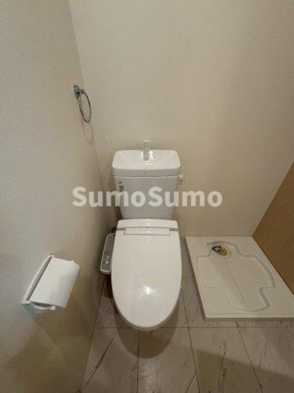 トイレ(落ち着いた色調のトイレです)
