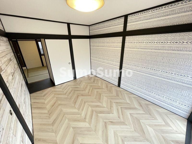 物件内観写真12　(個人の部屋や寝室として使える洋室です)