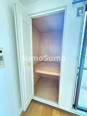 物件内観写真8　(ちょっとした収納スペースも充実しています)