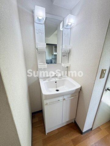 物件内観写真10　(忙しい朝には欠かせない洗面所です)