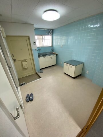 物件内観写真4　(ゆったりとした居間です)