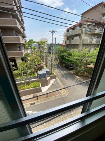 物件内観写真13　(暖かな日差しのふりそそぐバルコニー)