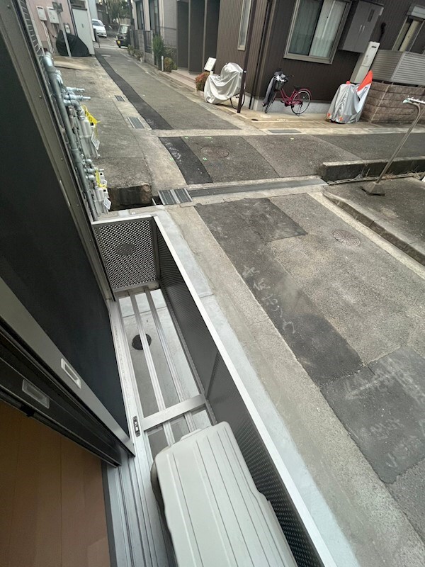 物件内観写真8　(お洗濯にも便利なバルコニー付き)