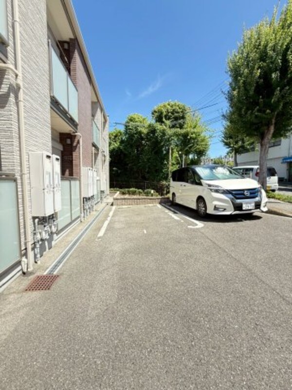 駐車場(駐車場に車を止められます)