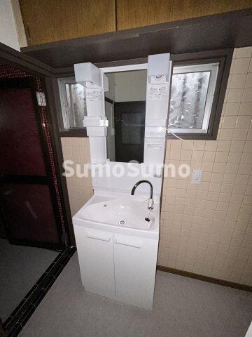 物件内観写真9　(コンパクトで使いやすい洗面所)