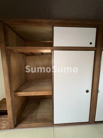 物件内観写真11　(大きなスペースがあり、収納には困りません)