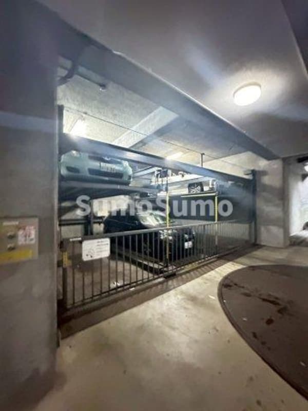 駐車場(駐車場に車を止められます)