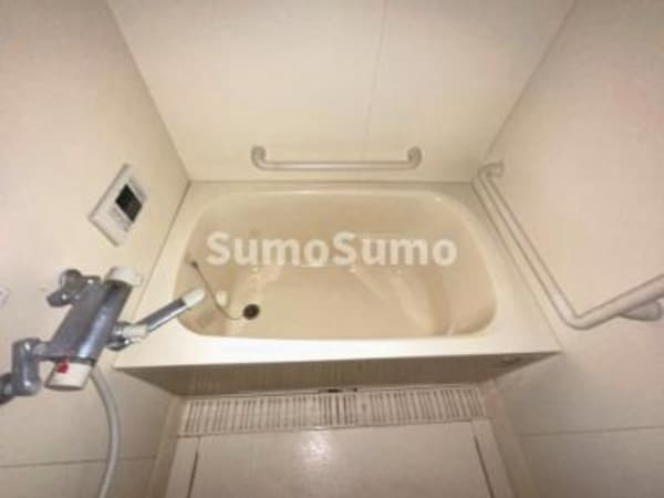 浴室(コンパクトで使いやすいお風呂です)