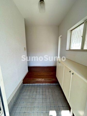 物件内観写真3　(きれいな玄関です)