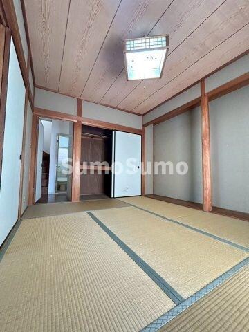 物件内観写真5　(フローリングだけでなく、和室もあります)