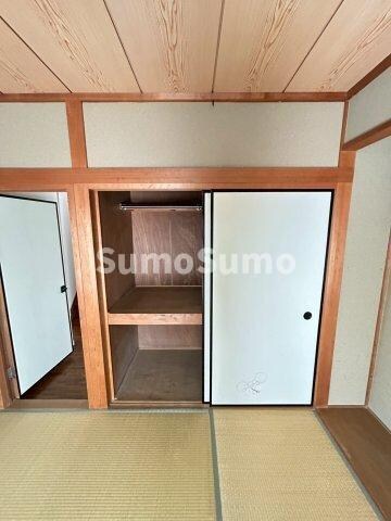 物件内観写真11　(ちょっとした収納スペースも充実しています)