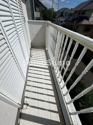 物件内観写真12　(暖かな日差しのふりそそぐバルコニー)