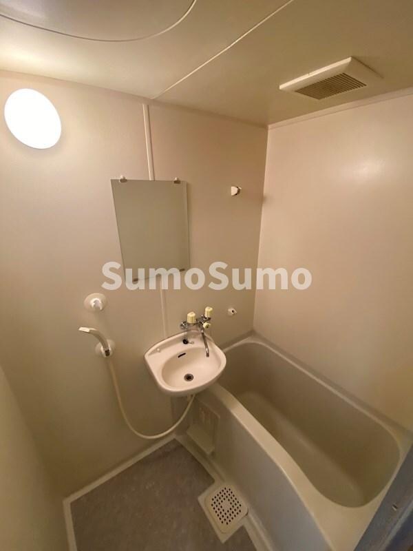 浴室(コンパクトで使いやすいお風呂です)