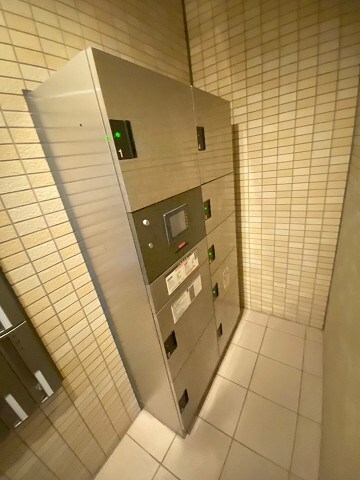 物件外観写真2　(便利な宅配ボックス完備♪)