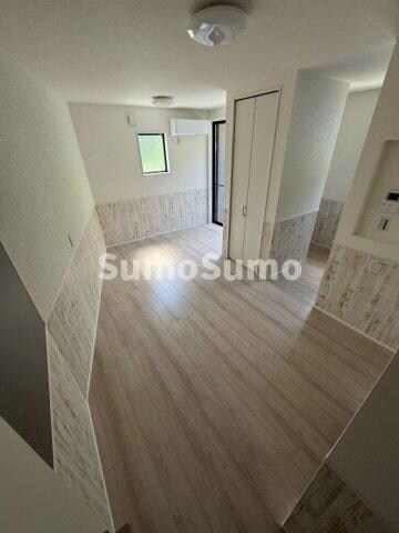 物件内観写真4　(ゆったりとした居間です)