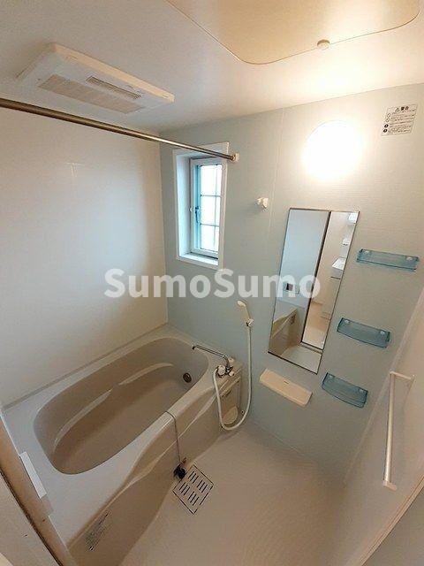 物件内観写真7　(日々の疲れを癒すお風呂付です)