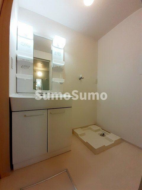 物件内観写真8　(コンパクトで使いやすい洗面所)