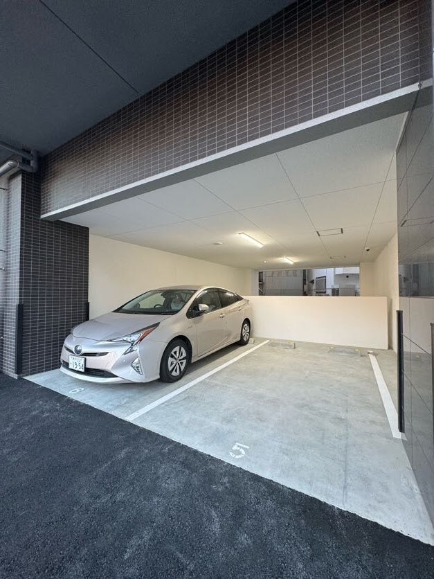 物件外観写真2　(駐車場です)