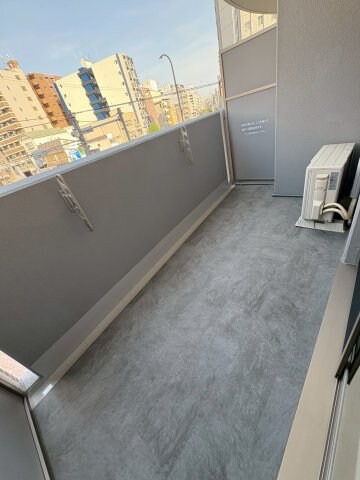 物件内観写真8　(外からの目が気にならないバルコニーで洗濯物が干せます)