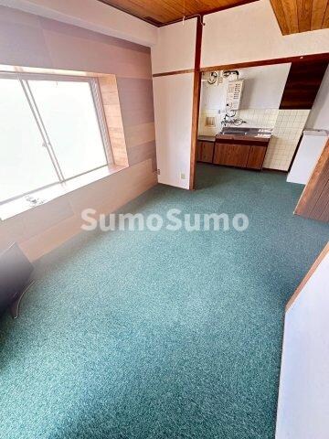 物件内観写真3　(ゆったり過ごせるリビングです)