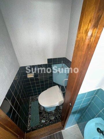 物件内観写真7　(落ち着いた色調のトイレです)