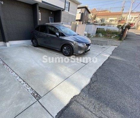 物件外観写真2　(駐車場に車を止められます)