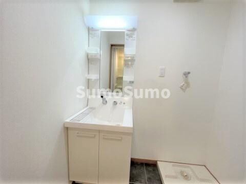 物件内観写真10　(コンパクトで使いやすい洗面所)