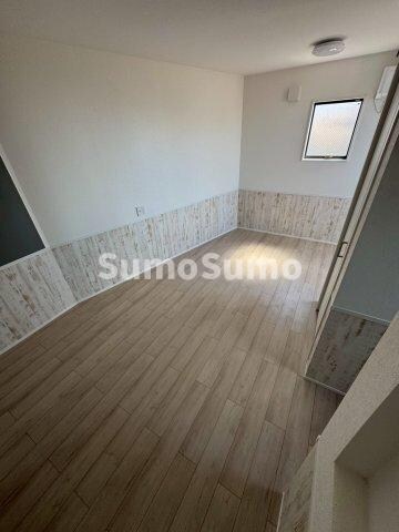 物件内観写真4　(こちらのリビングで趣味の時間をお楽しみください)