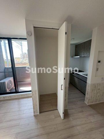 物件内観写真11　(たっぷりとした収納スペースです)