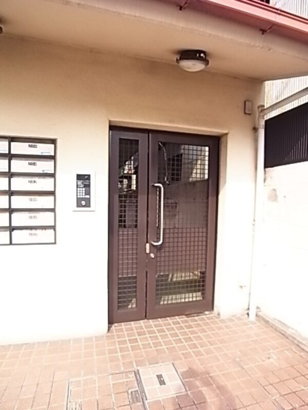 エントランス(ゆとりのあるエントランスです)