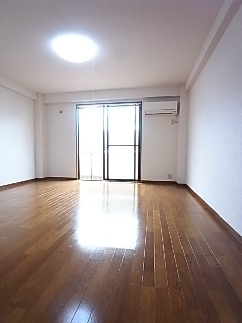 物件内観写真25　(落ち着いた色調の洋室です)