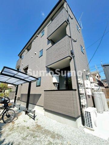 物件外観写真2　(外観は落ち着いています)