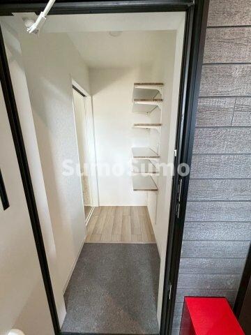 物件内観写真3　(きれいな玄関です)