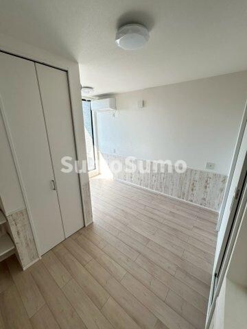 物件内観写真6　(こちらの居間で趣味の時間をお楽しみください)