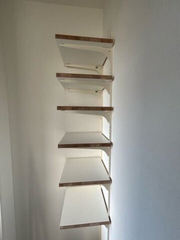 物件内観写真12　(大きなスペースがあり、収納には困りません)