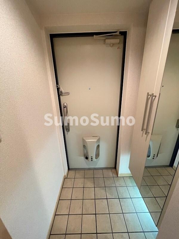 物件内観写真5　(シンプルで使いやすい玄関です)
