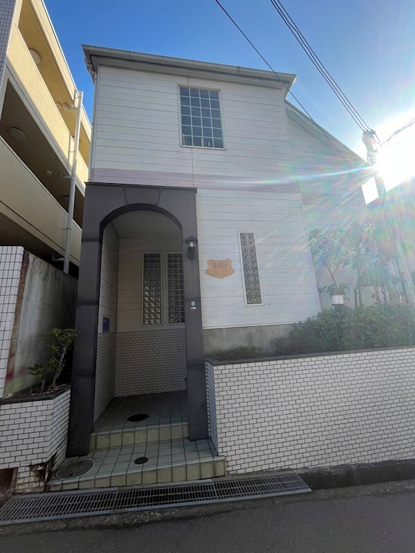 物件外観写真1　(外観もきれいです)