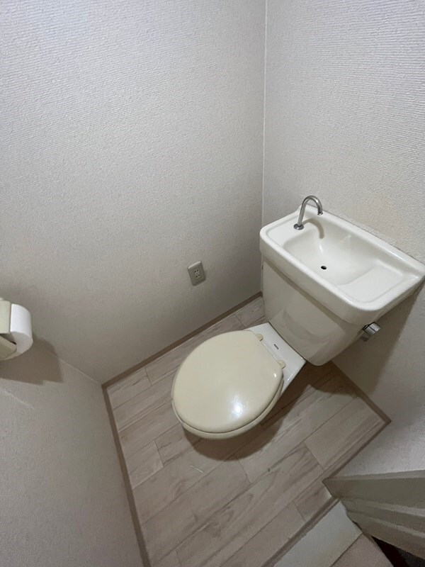 物件内観写真9　(落ち着いたトイレです)