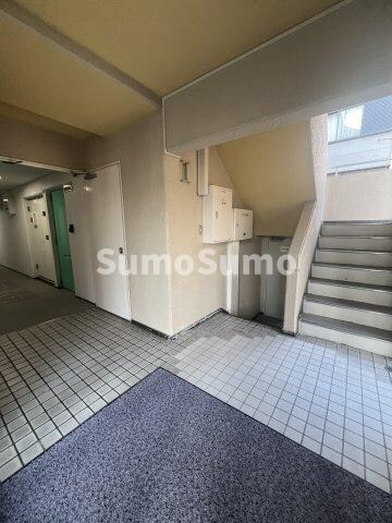 物件外観写真2　(落ち着いたロビーです)