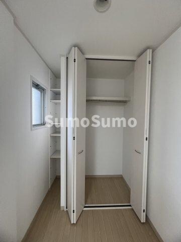 物件内観写真10　(便利な収納スペースです)