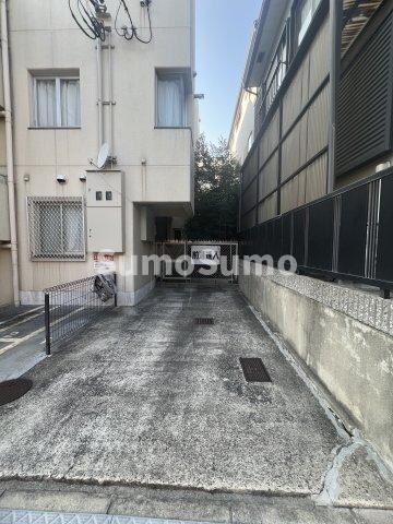 物件外観写真6　(駐車場です)