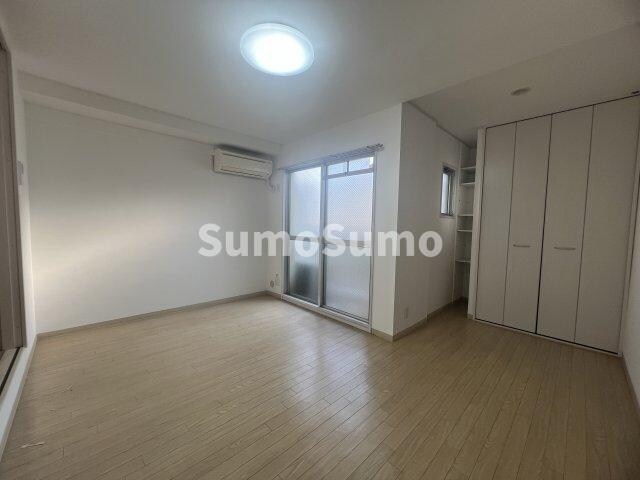 物件内観写真11　(ゆったりとしたリビングです)