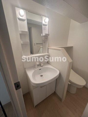 物件内観写真25　(明るい洗面所です)